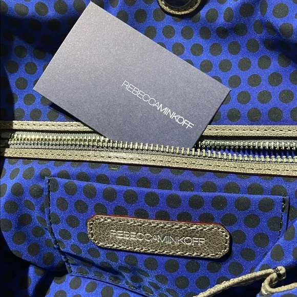 REBECCA MINKOFF RARE
STUDDED LOVERS TOTE excellent condition - Picture 6 of 7